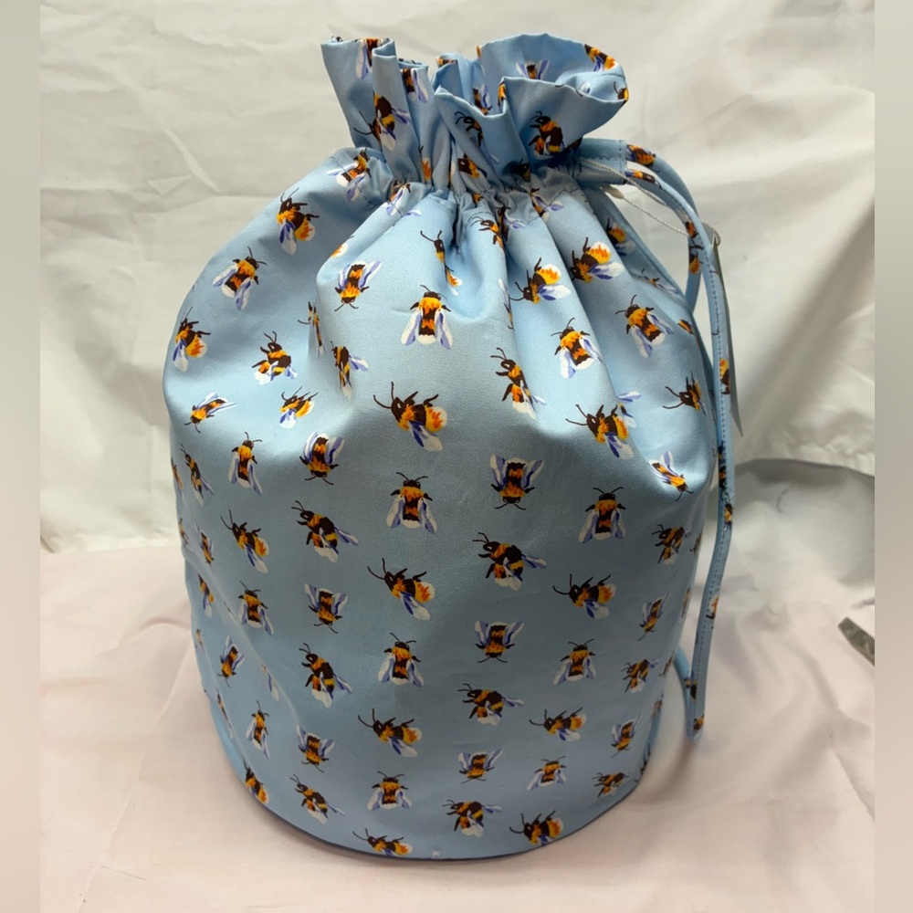 Vera Bradley Drawstring Ditty bag  Bee’s knees NWT